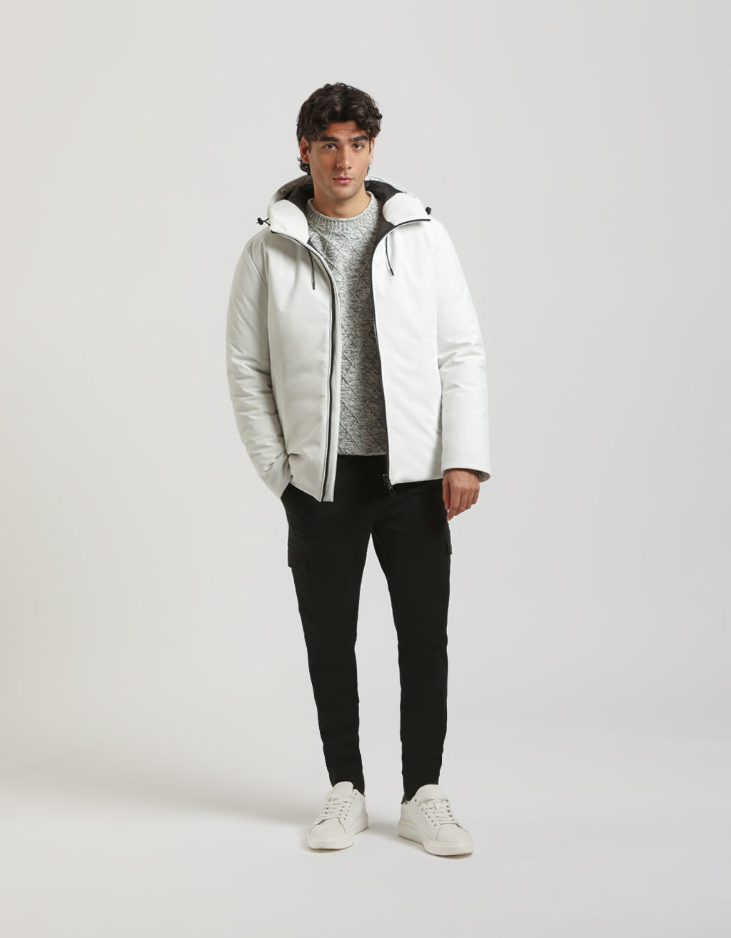 Giubbotto antivento con cappuccio