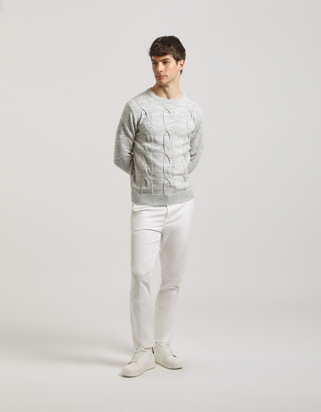 Maglia girocollo intrecciata