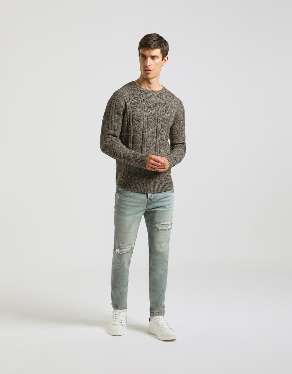 Maglia girocollo con treccia