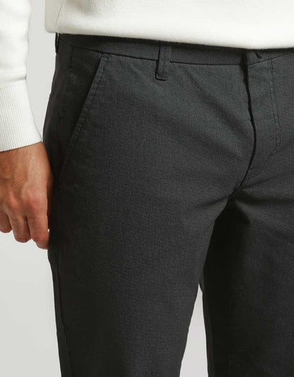Pantaloni chino microfantasia
