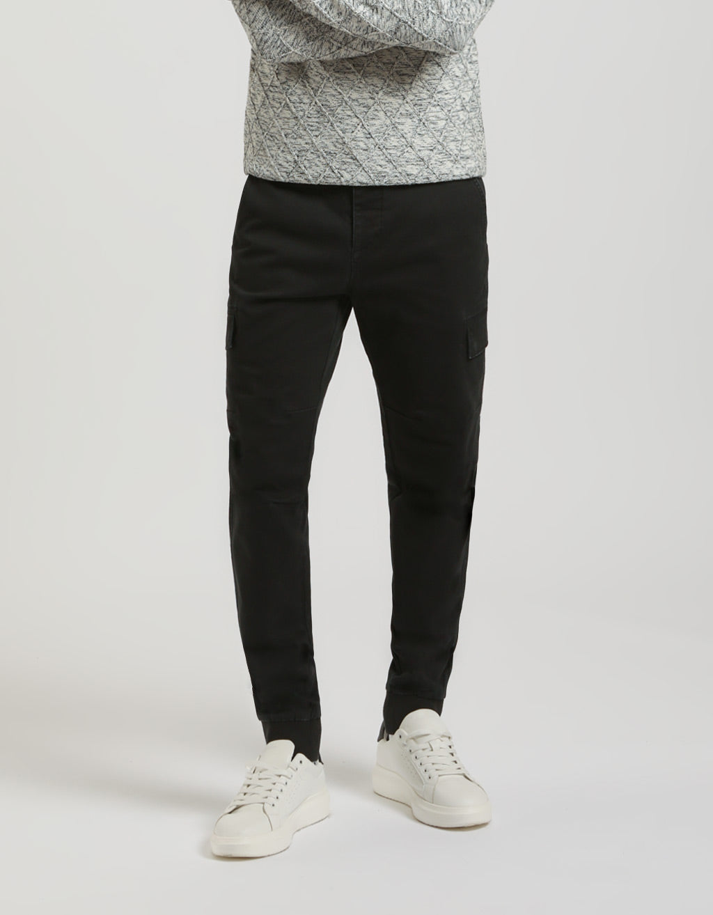 Pantaloni cargo con elastico alle caviglie