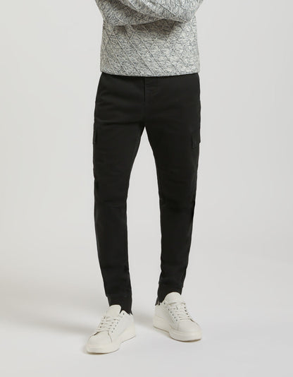 Pantaloni cargo con elastico alle caviglie