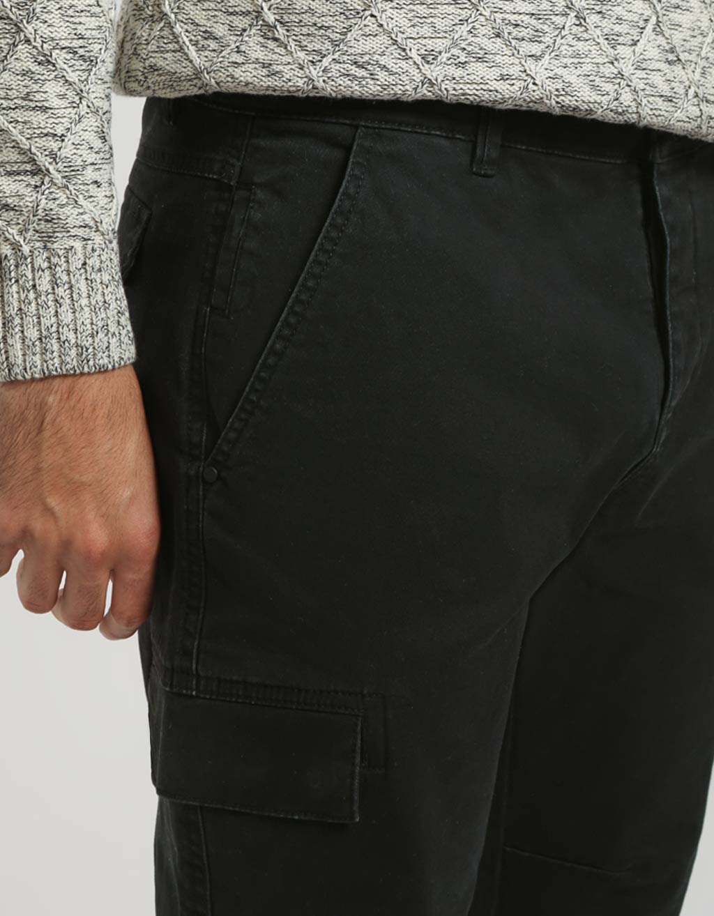 Pantaloni cargo con elastico alle caviglie