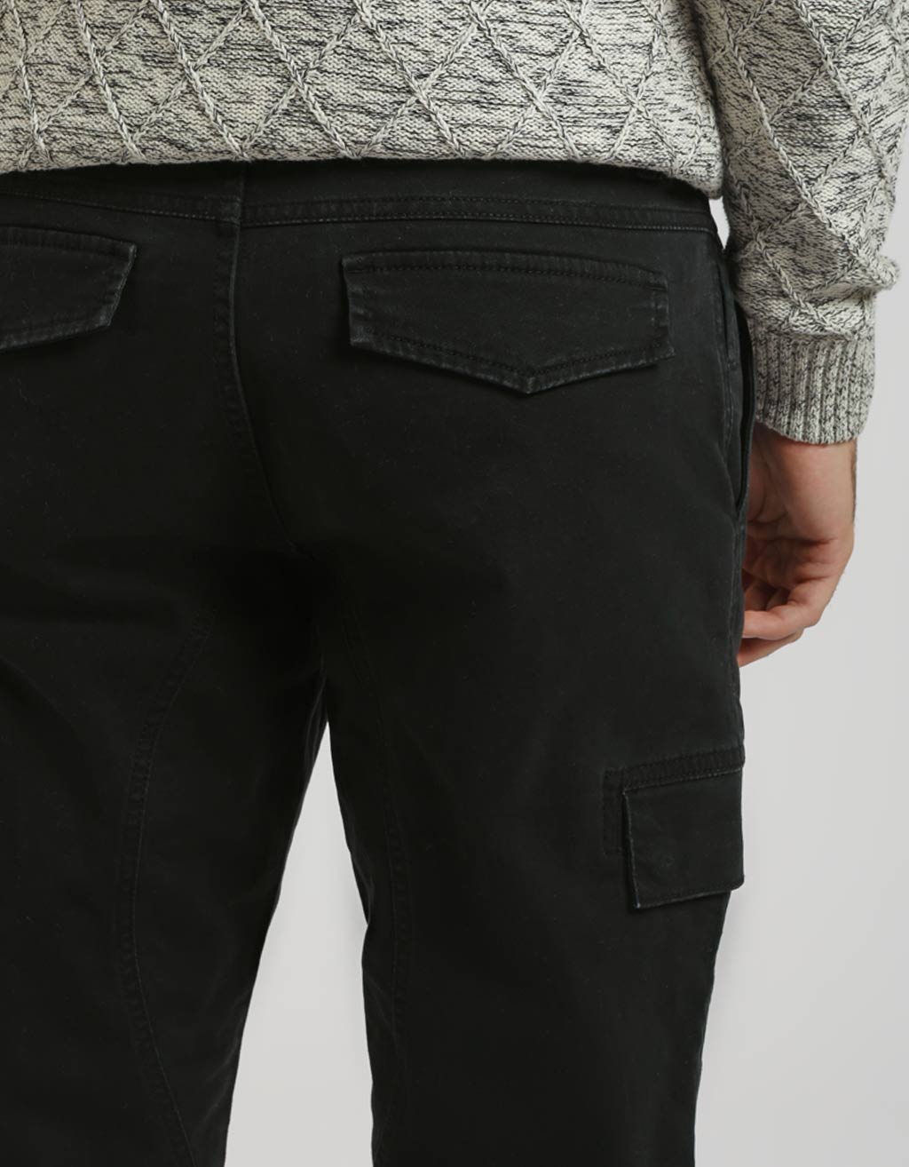 Pantaloni cargo con elastico alle caviglie