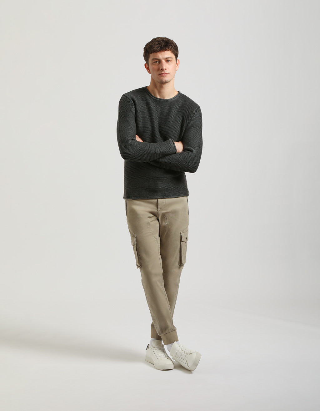 Pantaloni cargo con elastico alle caviglie