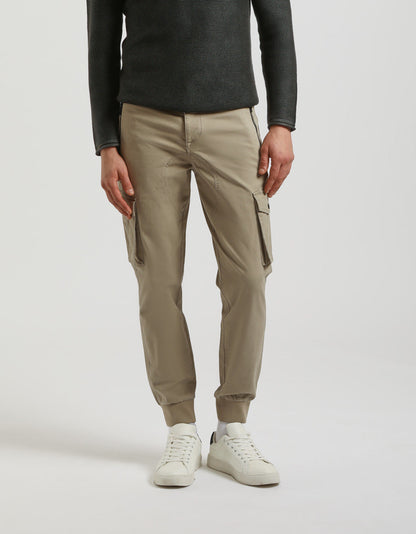 Pantaloni cargo con elastico alle caviglie