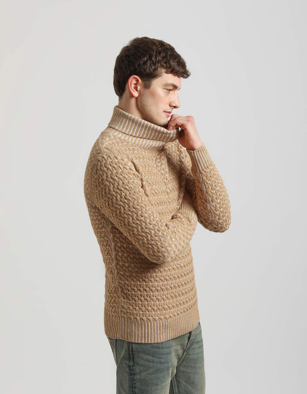 Maglia collo alto con treccia