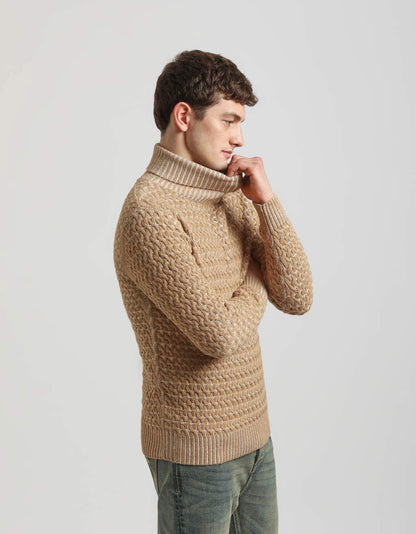 Maglia collo alto con treccia