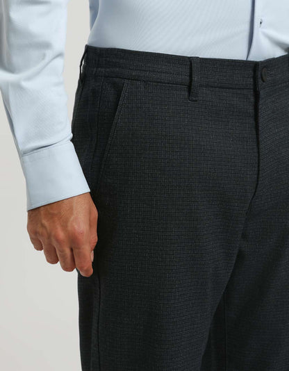 Pantaloni chino con fantasia a quadri