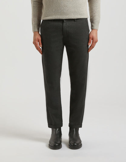 Pantaloni chino con microfantasia a quadri