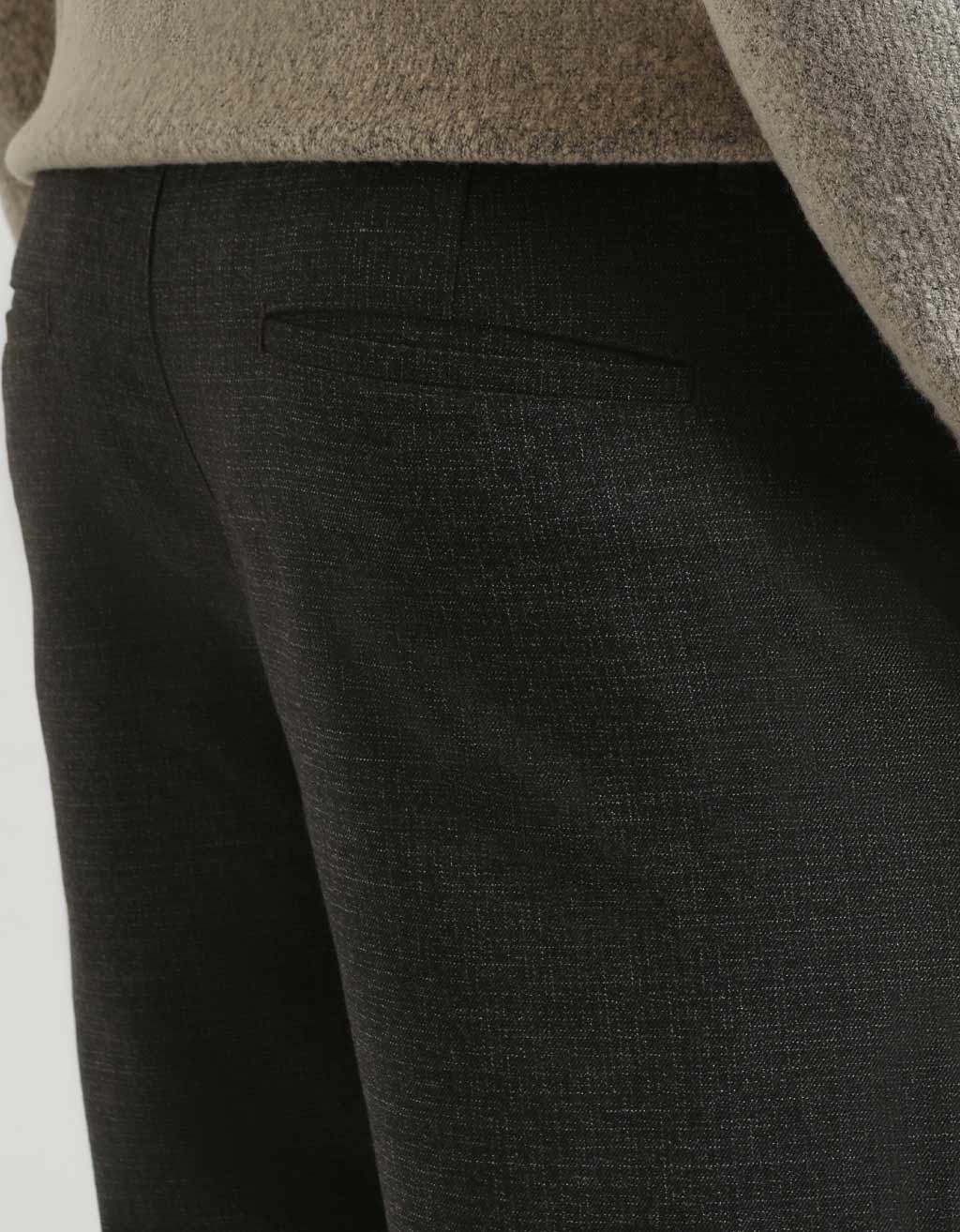 Pantaloni chino con microfantasia a quadri