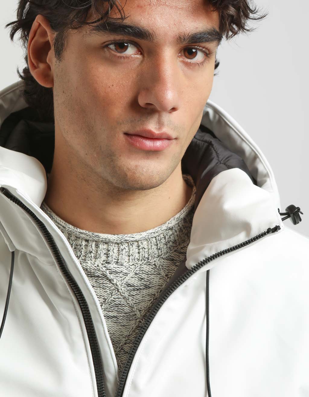 Giubbotto antivento con cappuccio