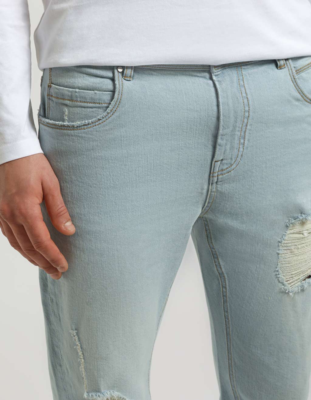 Jeans regular fit con strappi