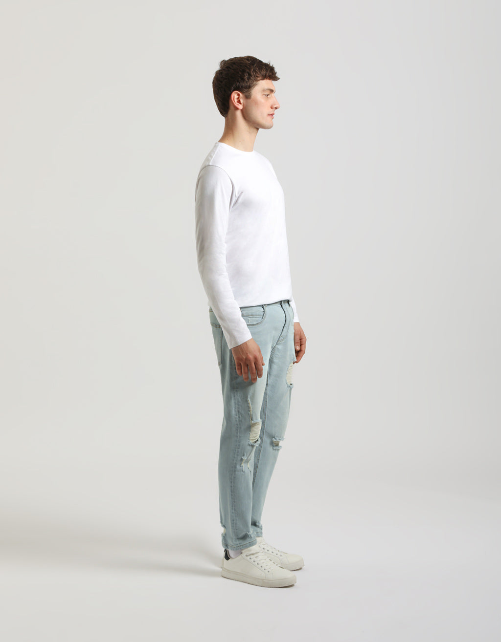 Jeans regular fit con strappi