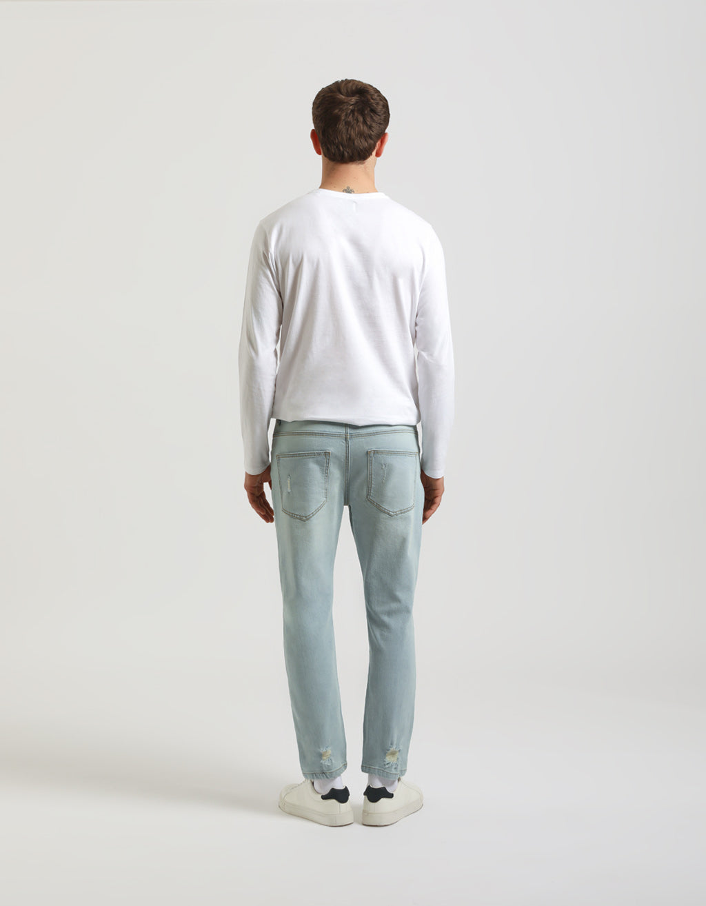 Jeans regular fit con strappi