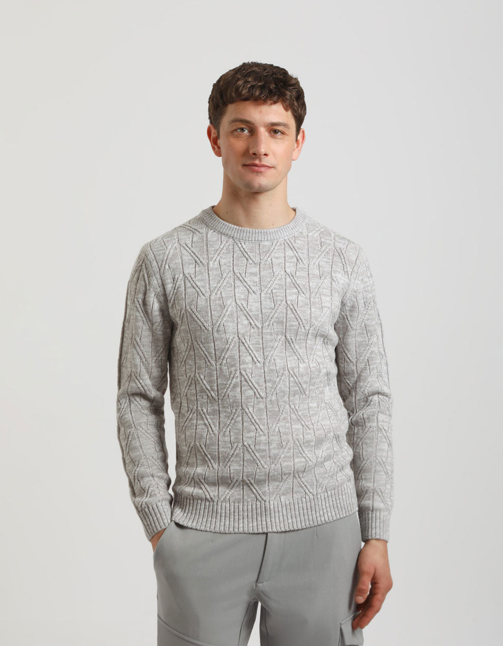 Maglia girocollo con treccia