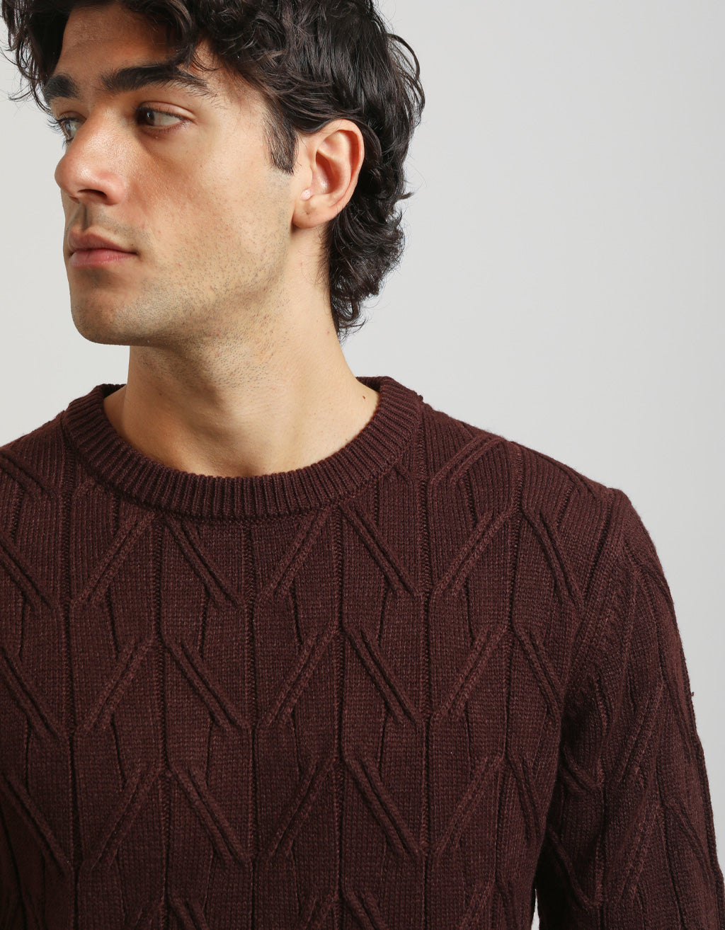 Maglia girocollo con treccia