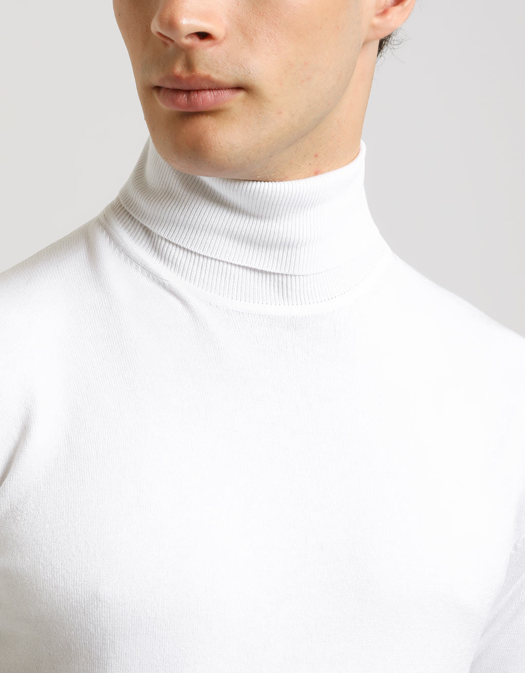 Maglia collo alto in misto viscosa