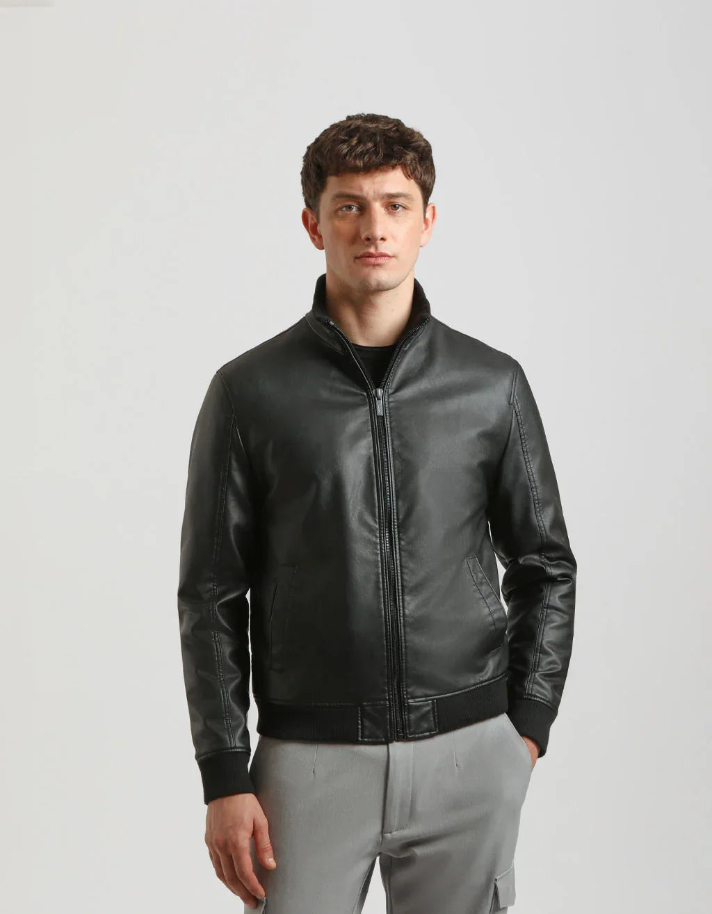 Giubbotto effetto pelle con collo lupetto