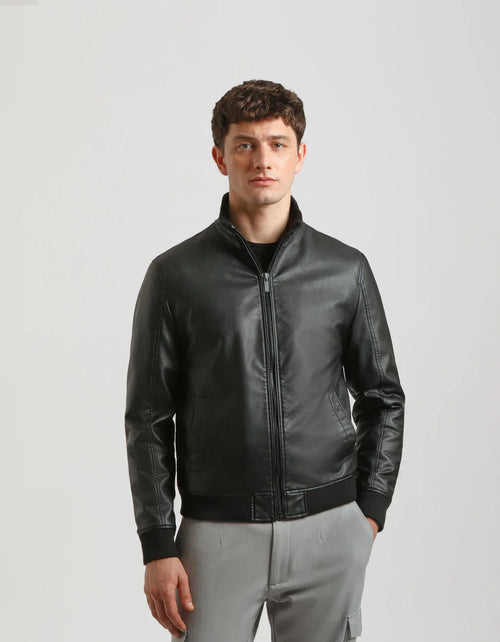 Giubbotto effetto pelle con collo lupetto