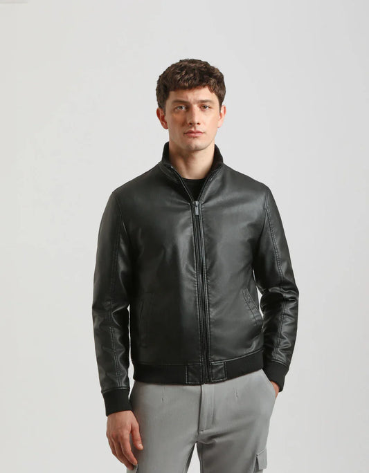 Giubbotto effetto pelle con collo lupetto