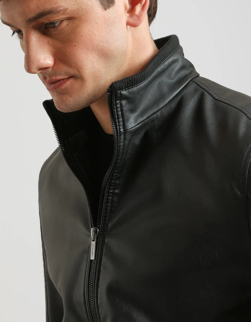 Giubbotto effetto pelle con collo lupetto