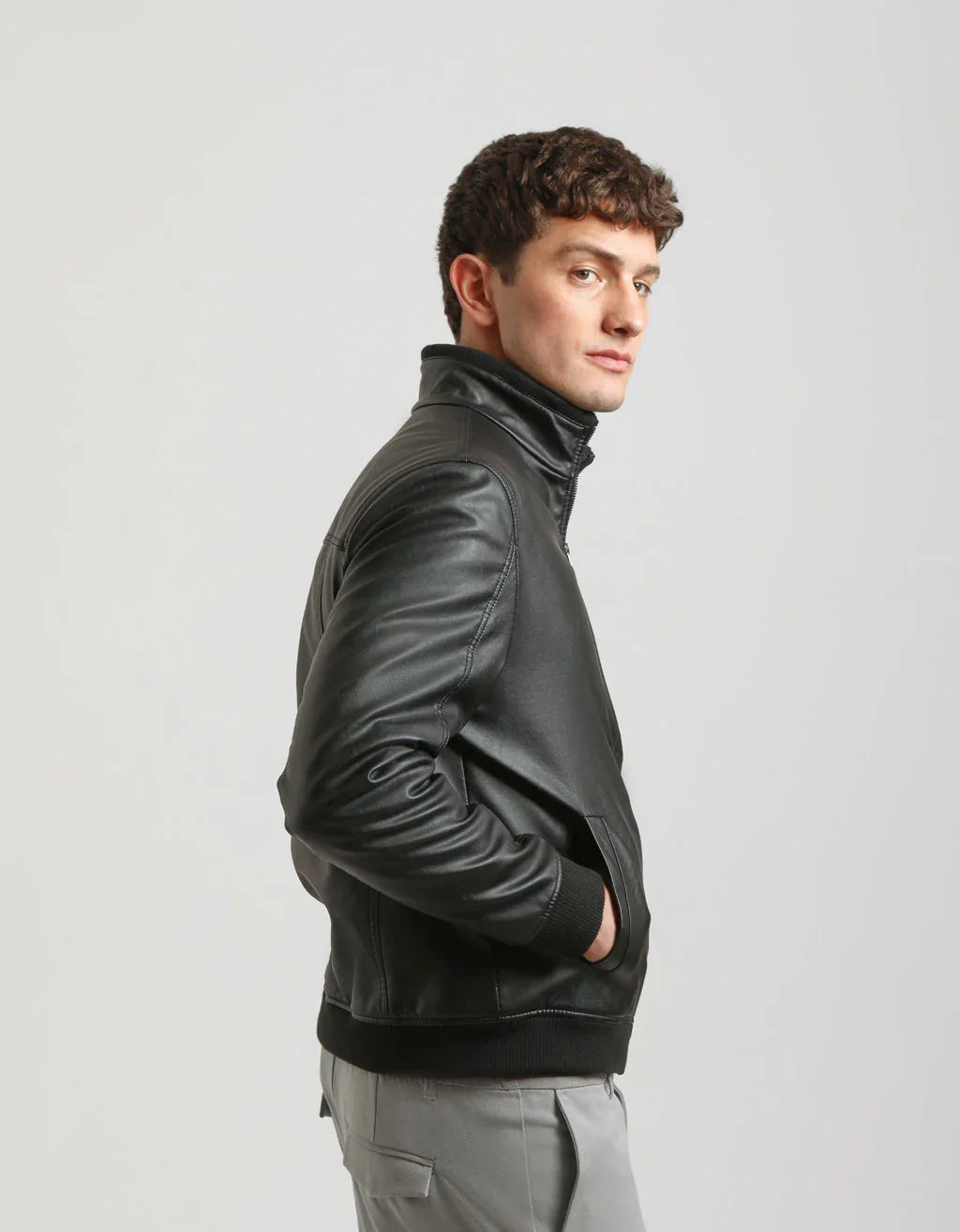 Giubbotto effetto pelle con collo lupetto