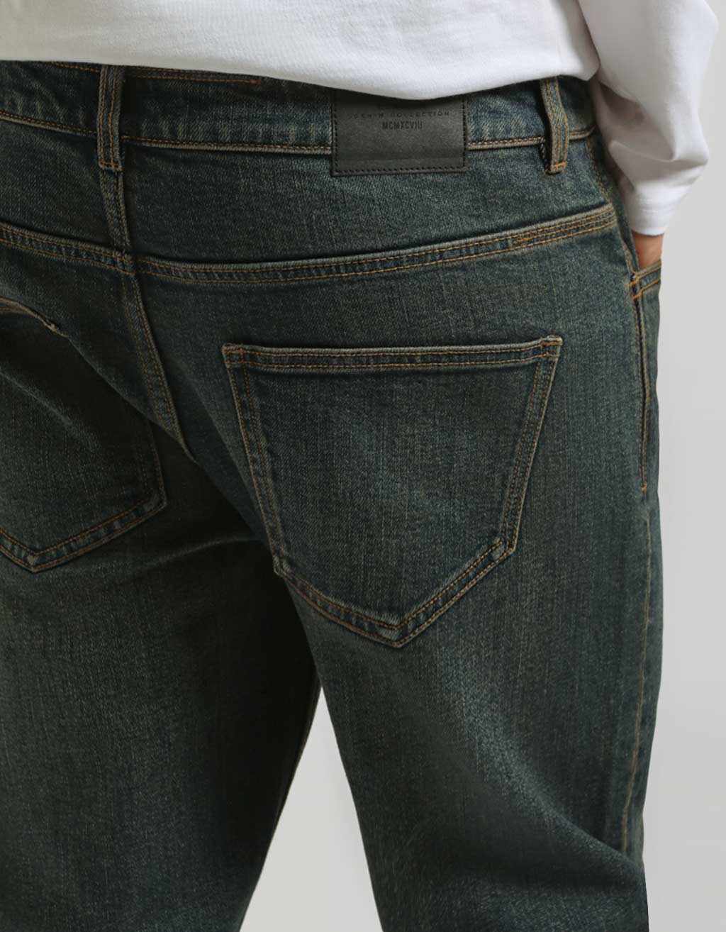 Jeans regular fit lavaggio scuro