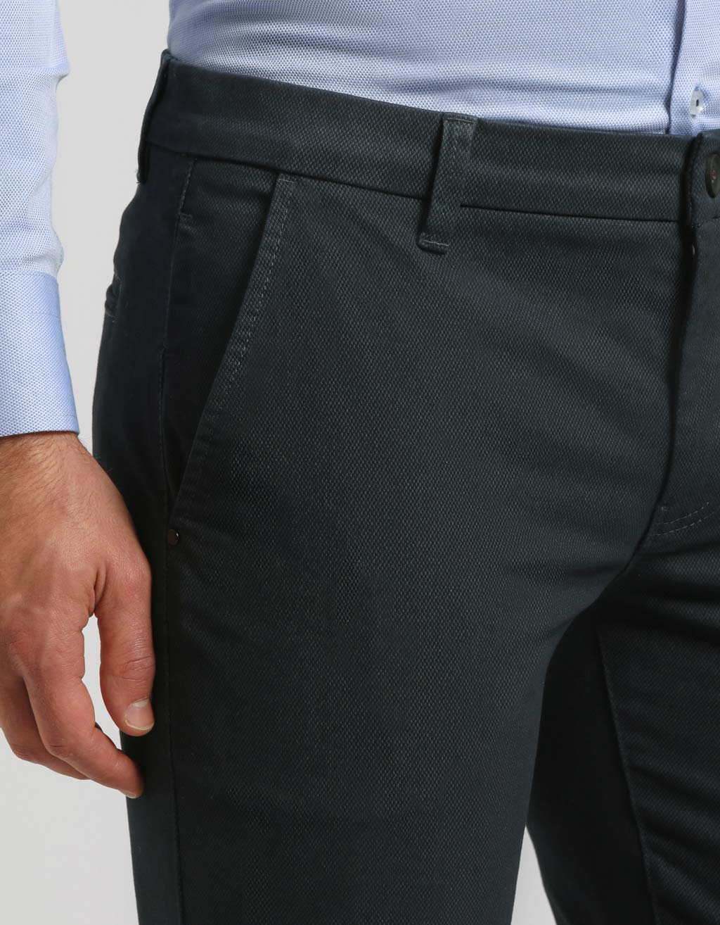 Pantaloni chino microfantasia