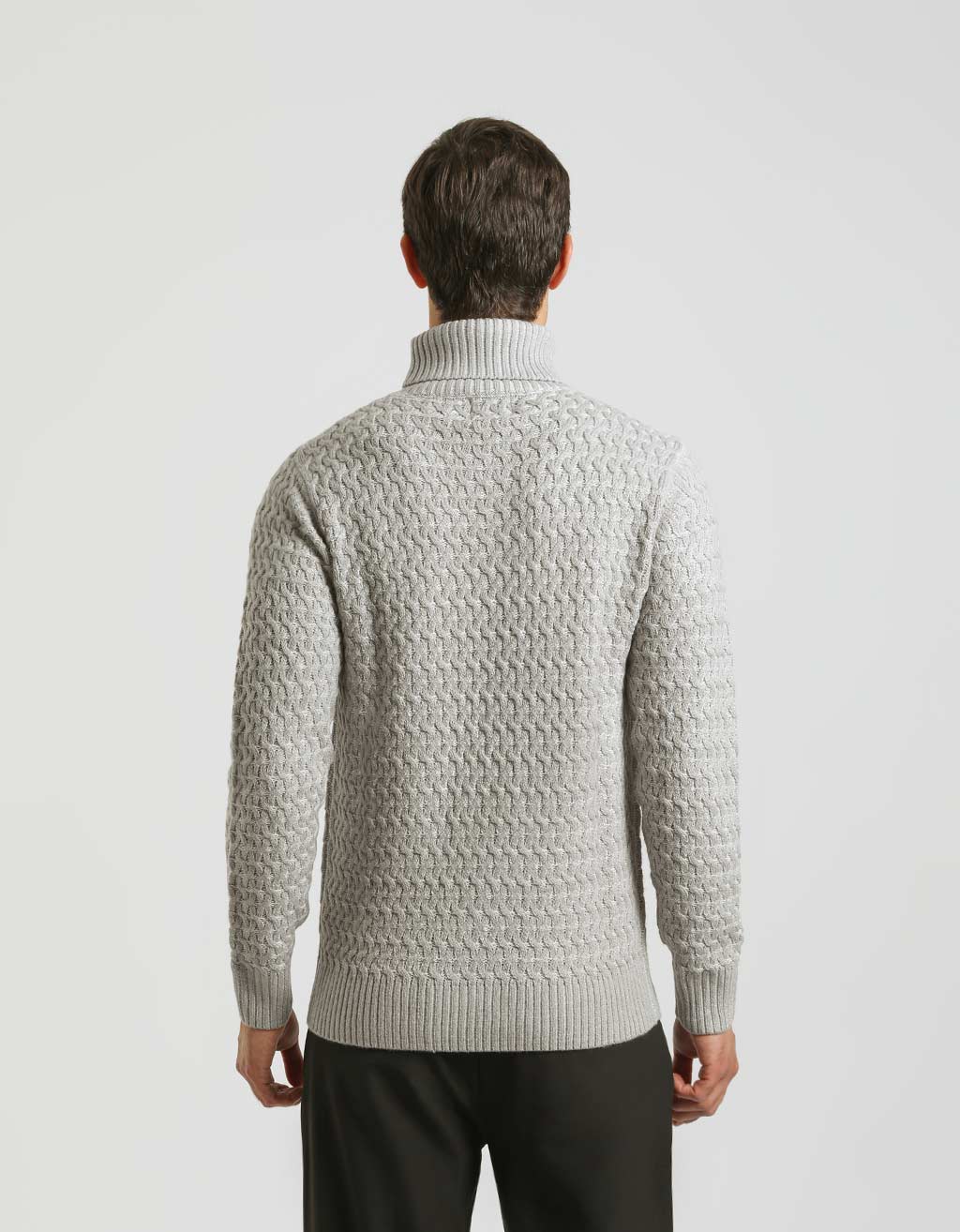 Maglia collo alto con treccia