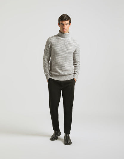 Maglia collo alto con treccia