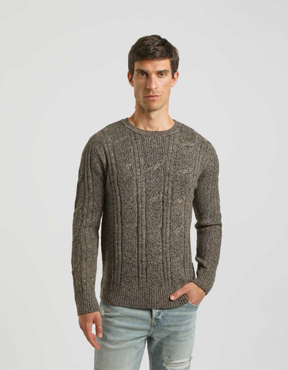 Maglia girocollo con treccia