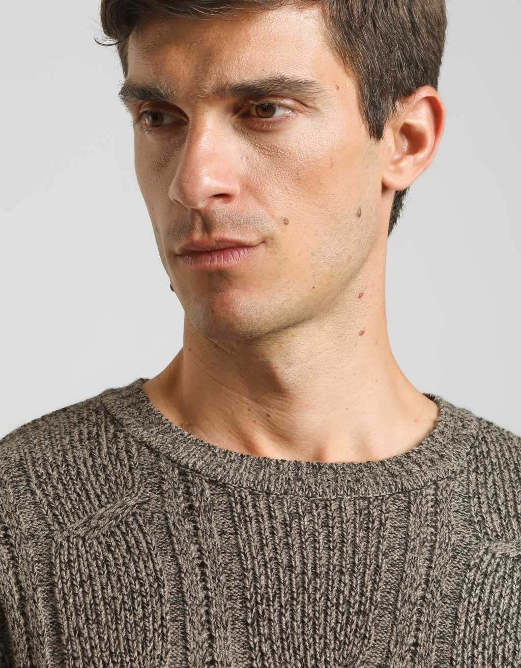 Maglia girocollo con treccia