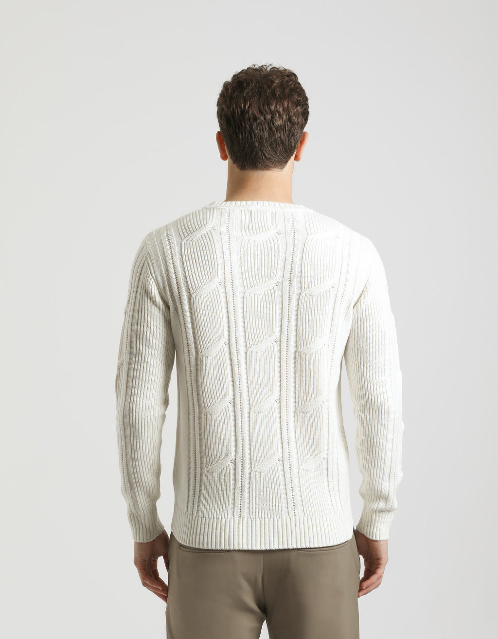 Maglia girocollo con treccia