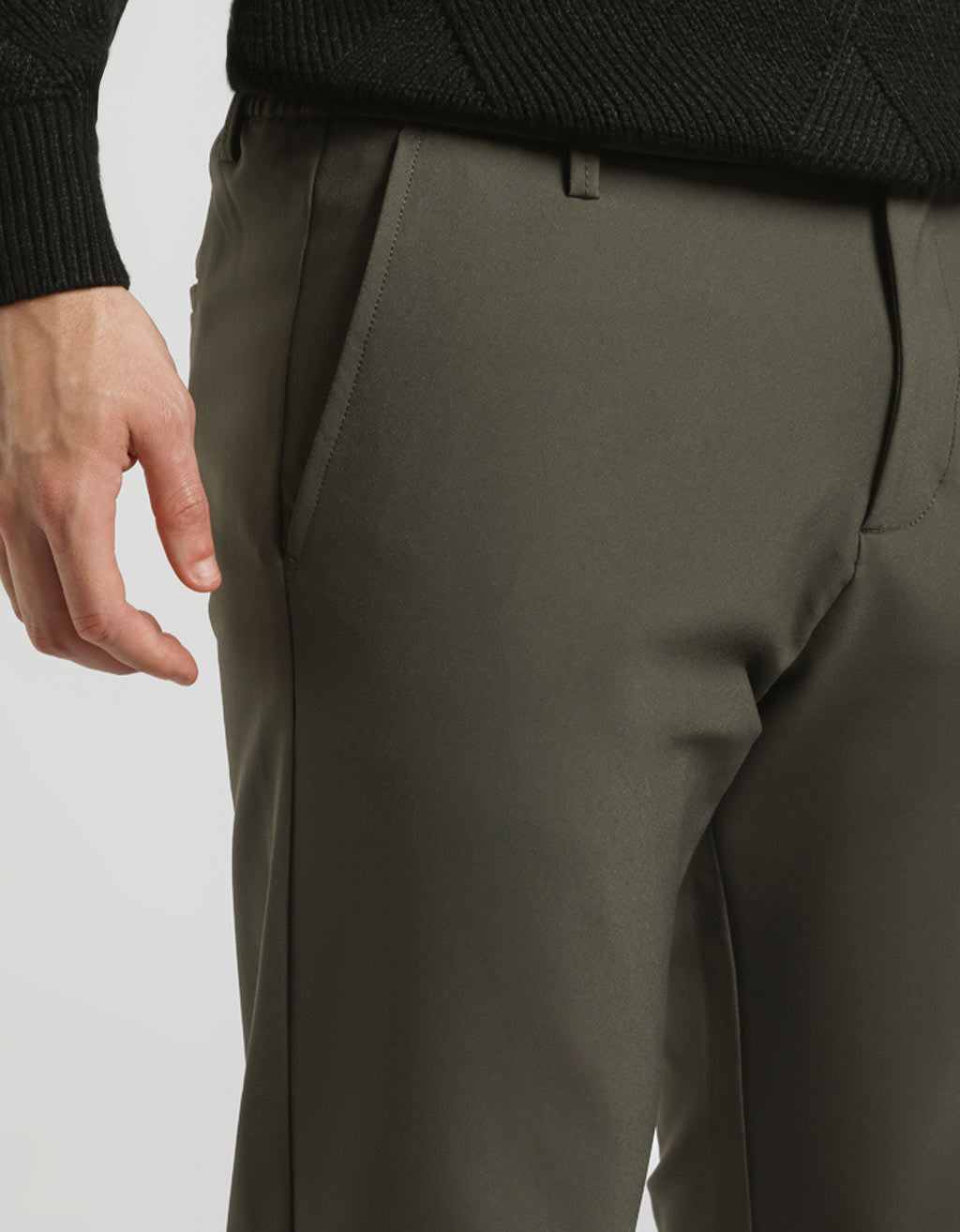 Pantaloni chino in tessuto tecnico