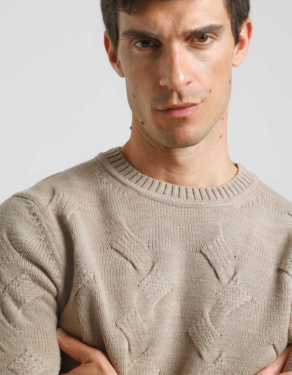 Maglia girocollo intrecciata