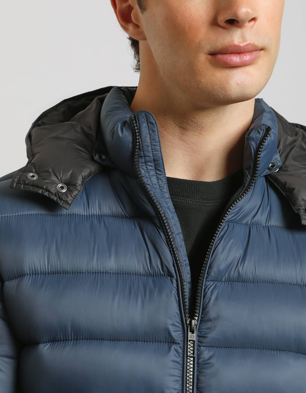 Giubbotto imbottito 100 grammi con cappuccio