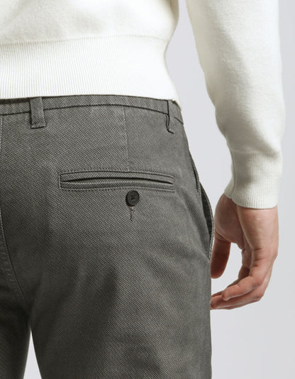 Pantaloni chino microfantasia