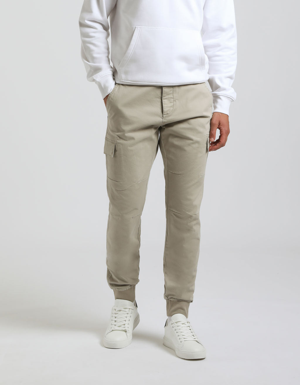 Pantaloni cargo con elastico alle caviglie