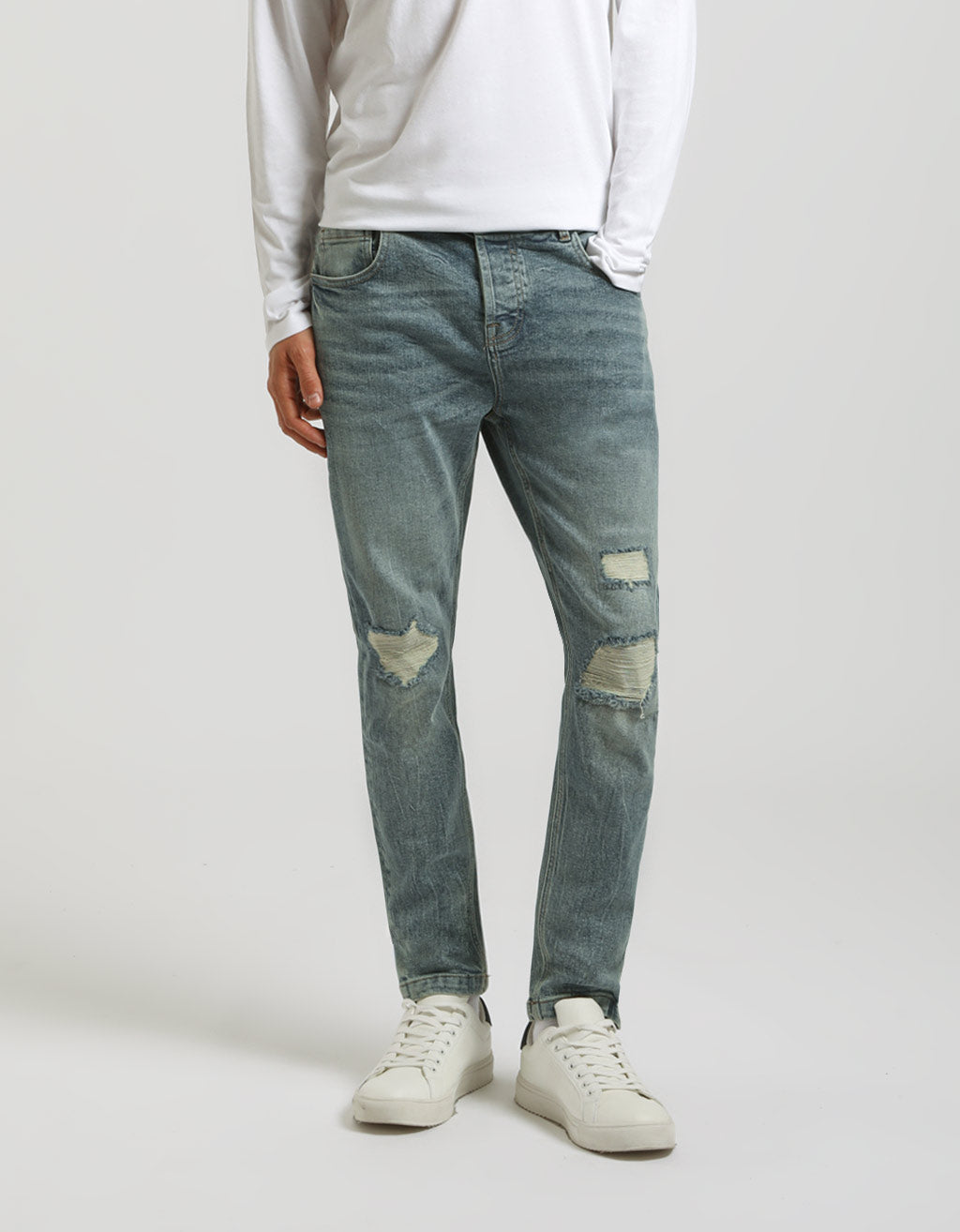 Jeans regular fit con strappi