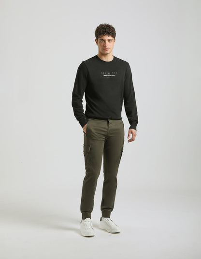 Pantaloni cargo con elastico alle caviglie