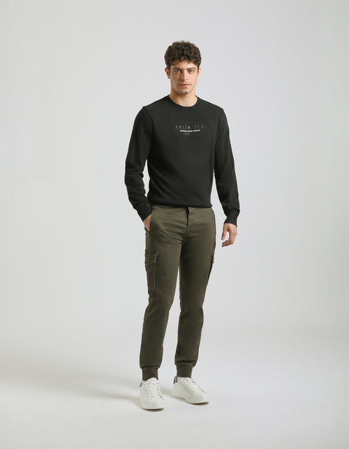 Pantaloni cargo con elastico alle caviglie