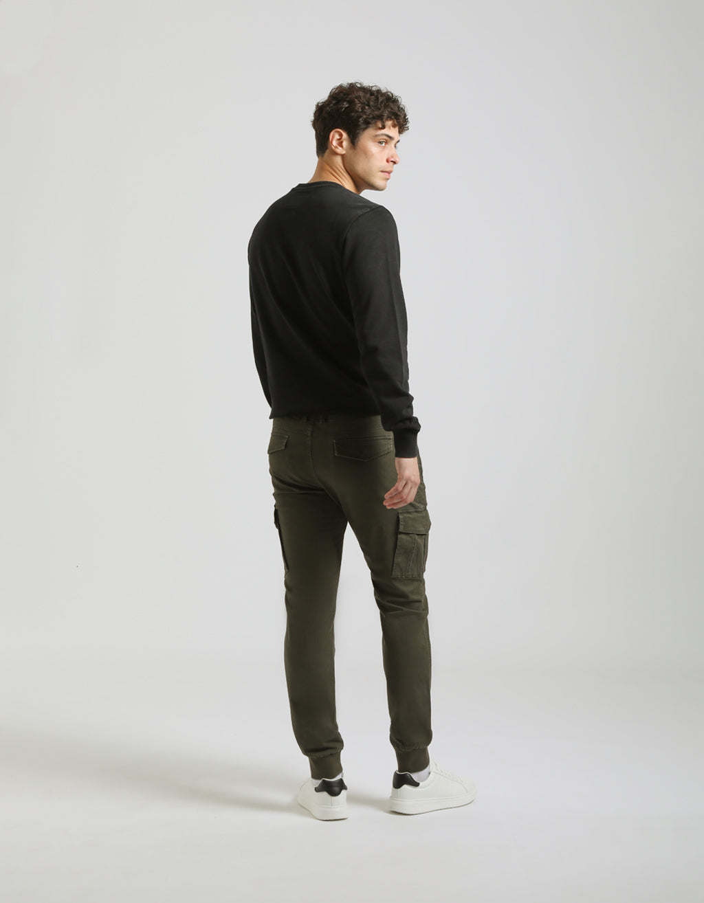 Pantaloni cargo con elastico alle caviglie