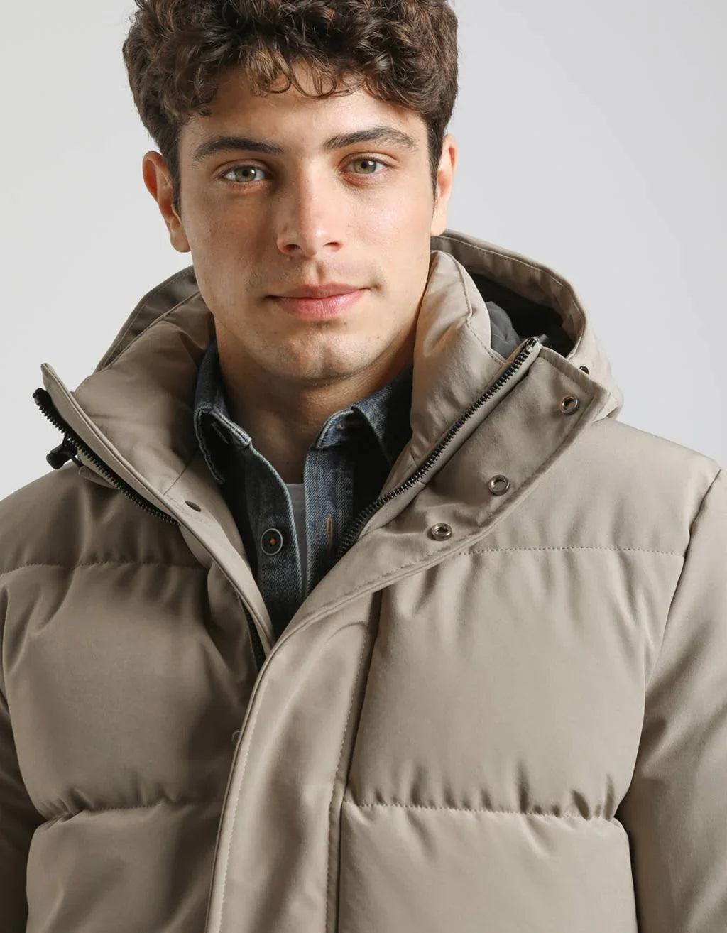 Giubbotto imbottito con cappuccio