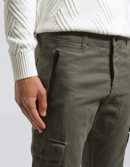 Pantaloni cargo con elastico alle caviglie