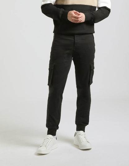 Pantaloni cargo con elastico alle caviglie