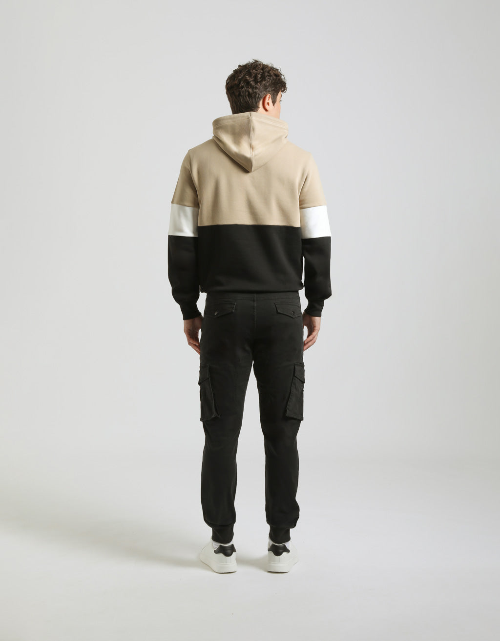 Pantaloni cargo con elastico alle caviglie