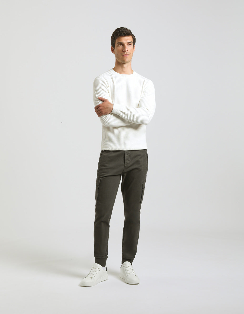Pantaloni cargo con elastico alle caviglie