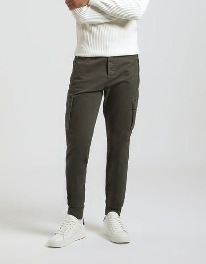 Pantaloni cargo con elastico alle caviglie