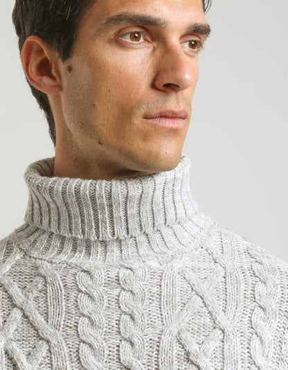 Maglia collo alto con treccia